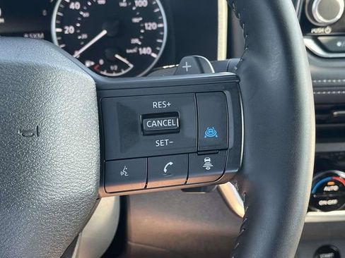 Used 2025 Nissan Rogue SV image 28