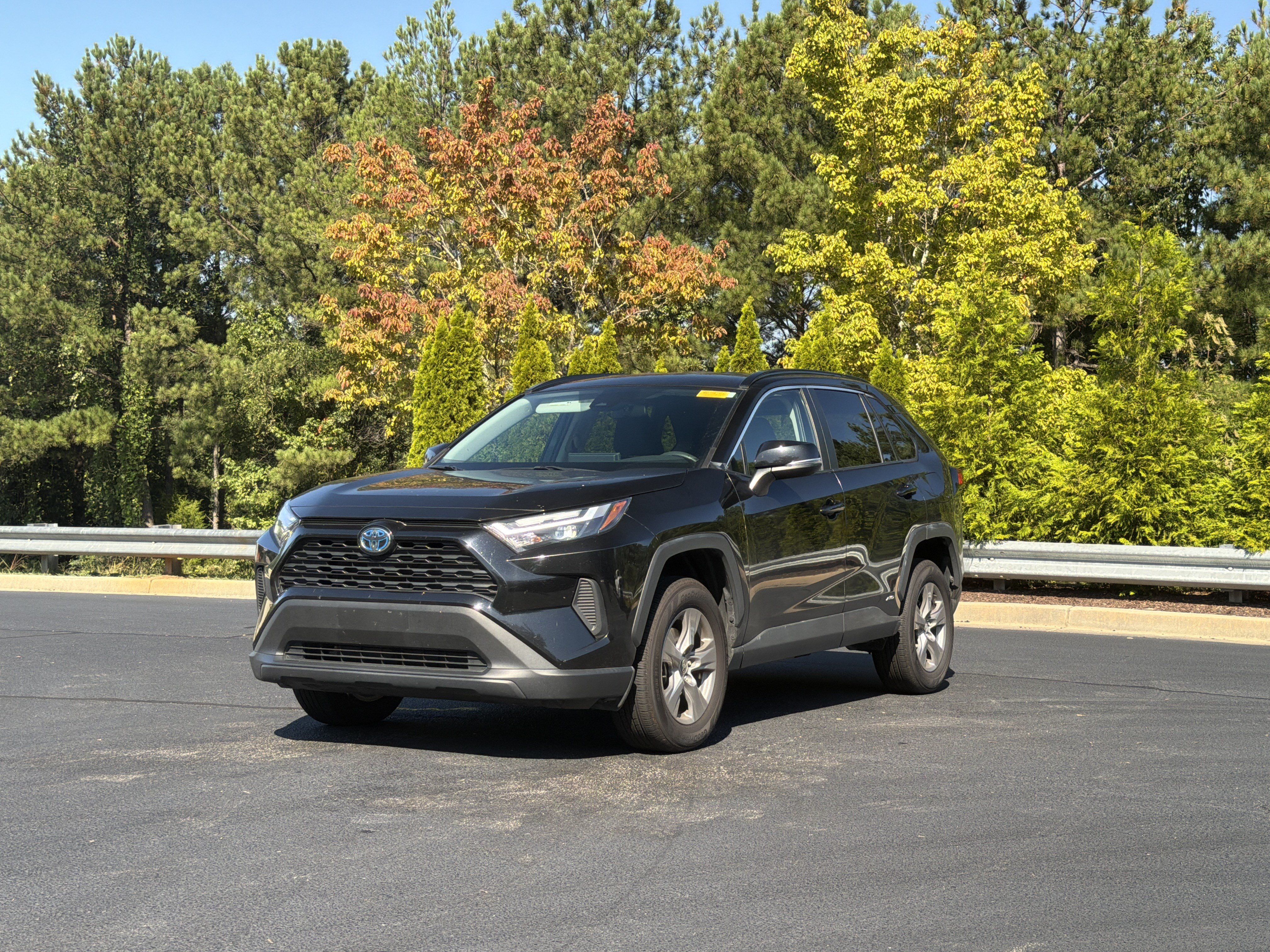 Used 2024 Toyota RAV4 LE AWD/4WD image 10