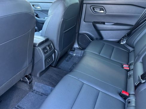 Used 2024 Nissan Rogue SV w/ SV Premium Package image 12