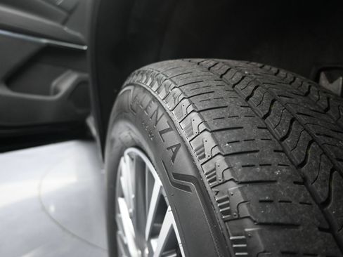 Used 2024 Chevrolet Traverse LS FWD image 36