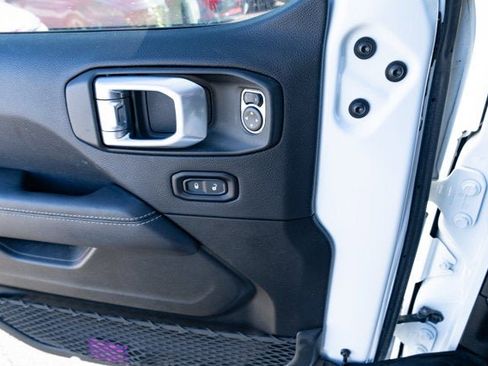 Certified 2022 Jeep Wrangler Unlimited Sahara w/ LED Lighting Group image 25