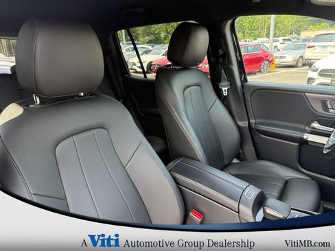 Used 2022 Mercedes-Benz GLB 250 4MATIC image 30