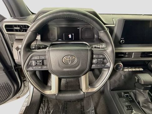Certified 2025 Toyota 4Runner SR5 AWD/4WD image 13