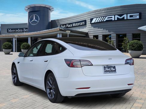 Used 2021 Tesla Model 3 Standard Range Plus image 4