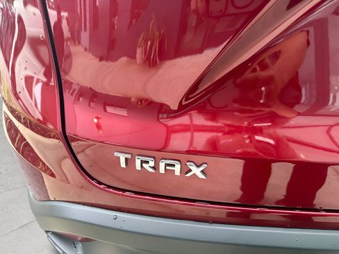 Used 2025 Chevrolet Trax LS FWD image 43