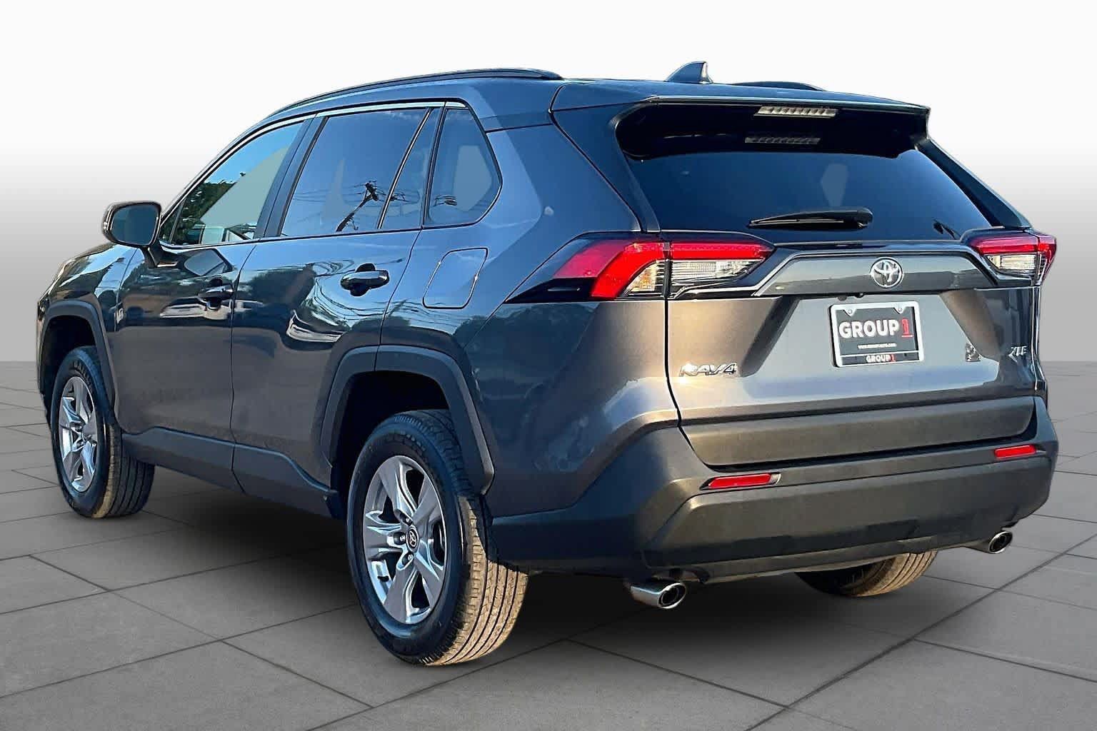 Used 2025 Toyota RAV4 XLE FWD image 12