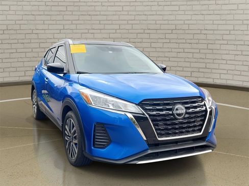 Used 2024 Nissan Kicks SV image 3