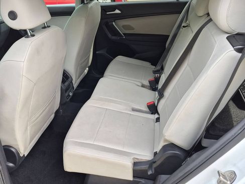 Used 2020 Volkswagen Tiguan SE w/ Panoramic Sunroof Package FWD image 25