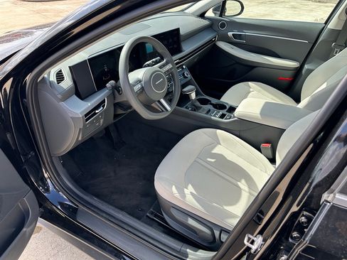 Used 2025 Hyundai Sonata SE image 10