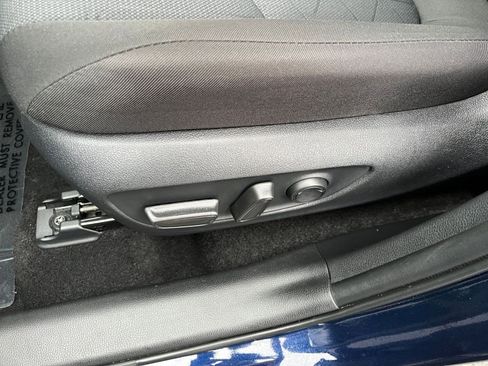 Used 2025 Toyota RAV4 XLE image 24