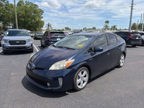 Used 2015 Toyota Prius Five image 3