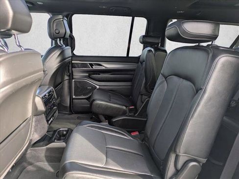 Used 2024 Jeep Wagoneer L Series II image 19