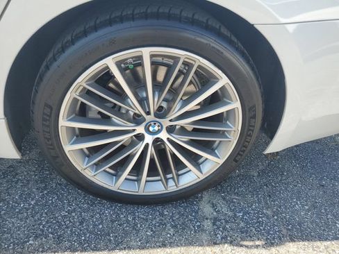 Used 2018 BMW 530e w/ Premium Package 2 RWD image 30