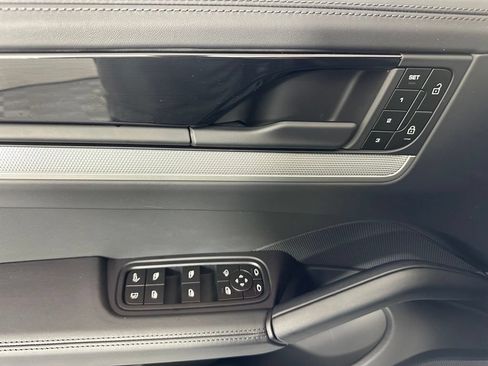 Certified 2026 Porsche Cayenne E-Hybrid AWD/4WD image 17