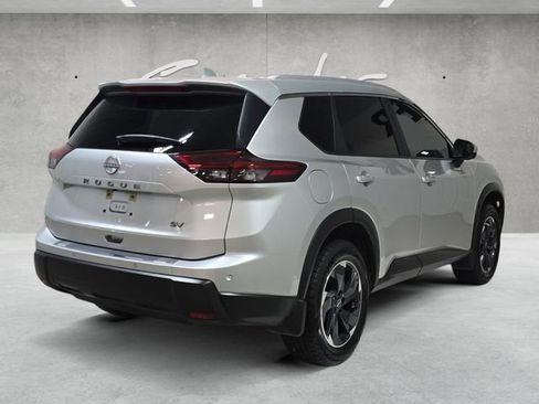 Used 2024 Nissan Rogue SV w/ SV Premium Package FWD image 16