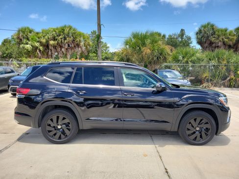 New 2026 Volkswagen Atlas SE FWD image 3