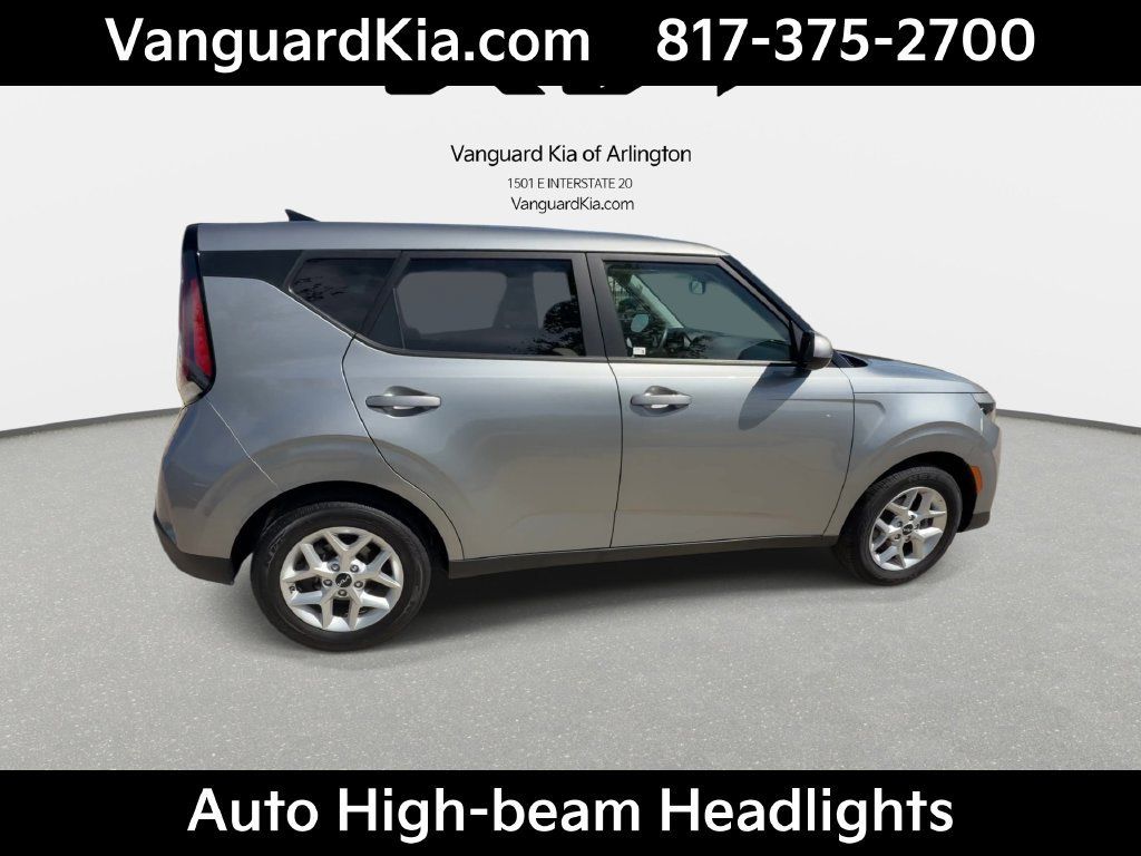 Certified 2025 Kia Soul LX w/ LX Technology Package FWD image 10