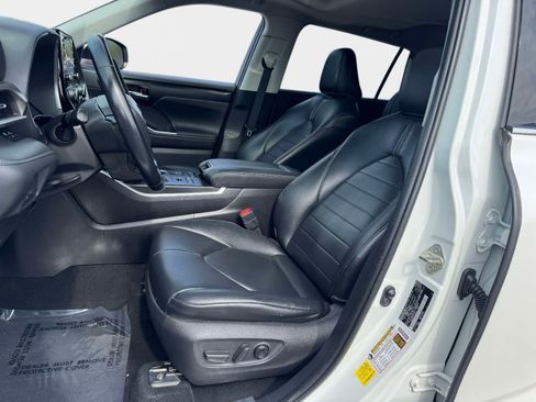 Certified 2020 Toyota Highlander XLE AWD/4WD image 13