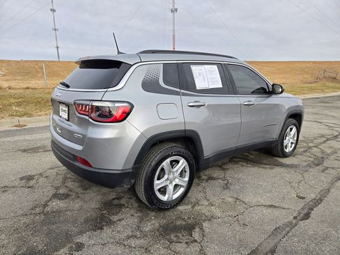 Used 2023 Jeep Compass Latitude w/ Mopar Graphics Package image 3