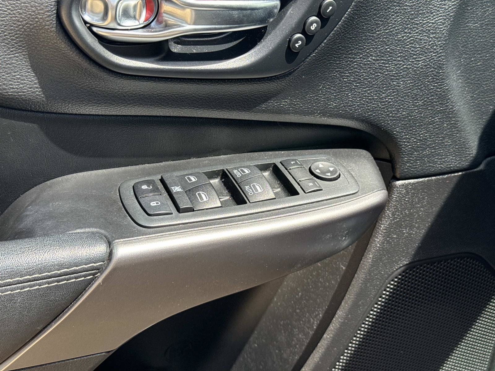 Used 2020 Jeep Cherokee Limited FWD image 11