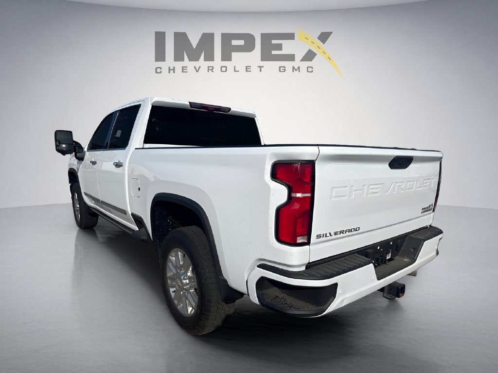 Used 2025 Chevrolet Silverado 2500 High Country w/ High Country Premium Package AWD/4WD image 3