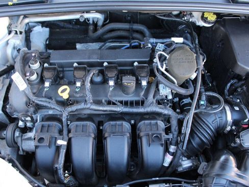 Used 2016 Ford Focus Titanium w/ Exterior Protection Package image 8