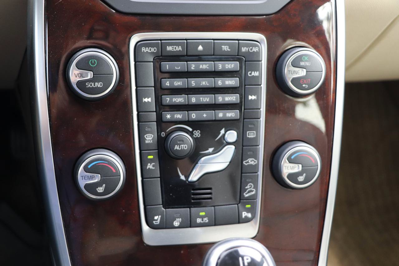 Used 2014 Volvo XC70 3.2 AWD/4WD image 13