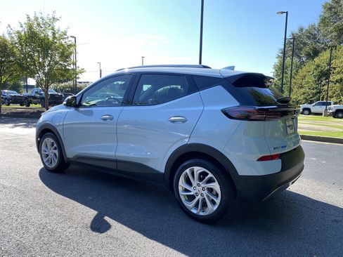 Used 2023 Chevrolet Bolt EUV LT w/ Comfort Package FWD image 7