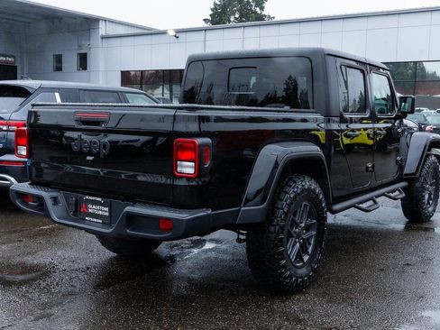 Used 2024 Jeep Gladiator Sport AWD/4WD image 6