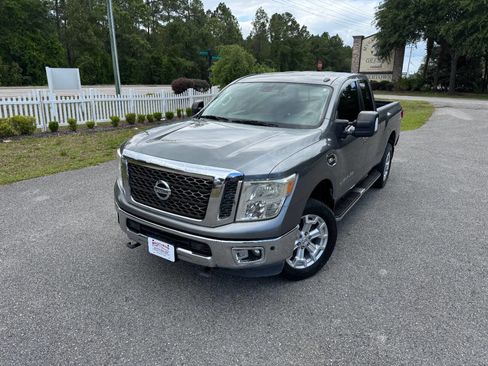 Used 2017 Nissan Titan SV RWD image 29