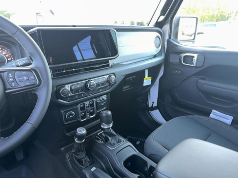 New 2026 Jeep Gladiator Sport image 10