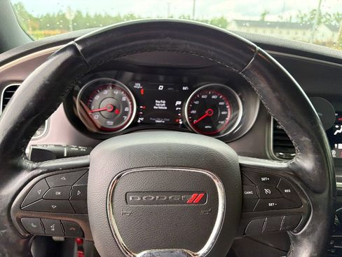 Used 2019 Dodge Charger SXT RWD image 11