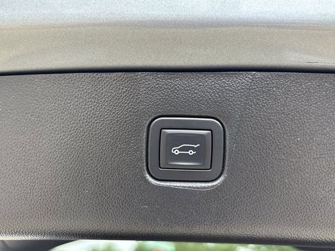 Used 2025 Chevrolet Blazer RS FWD image 8