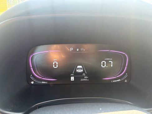 Used 2025 Kia Soul LX w/ LX Technology Package FWD image 13