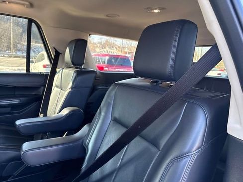 Used 2024 Ford Expedition Max XLT image 11