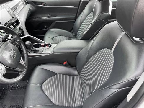 Used 2024 Toyota Camry SE image 10