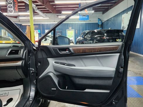 Used 2018 Subaru Outback 2.5i Limited image 11