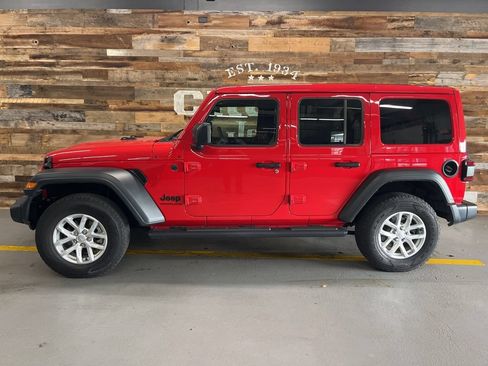 Used 2023 Jeep Wrangler Unlimited Sport w/ Sun And Sound Package AWD/4WD image 10