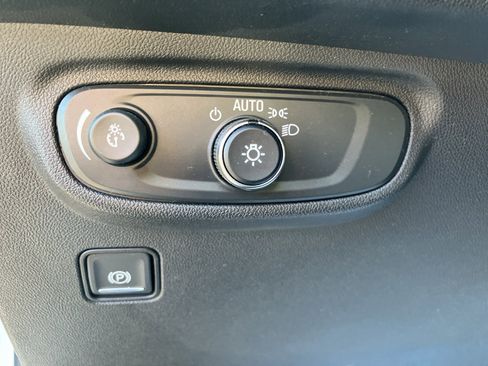 Used 2021 GMC Terrain SLE w/ Elevation Edition image 14