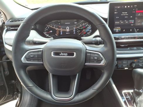 Used 2022 Jeep Compass Latitude w/ Sun and Sound Group AWD/4WD image 17