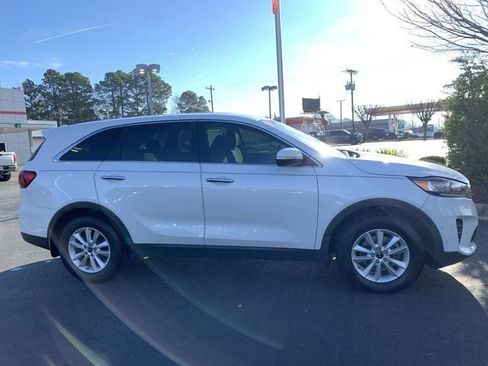 Used 2020 Kia Sorento LX image 9