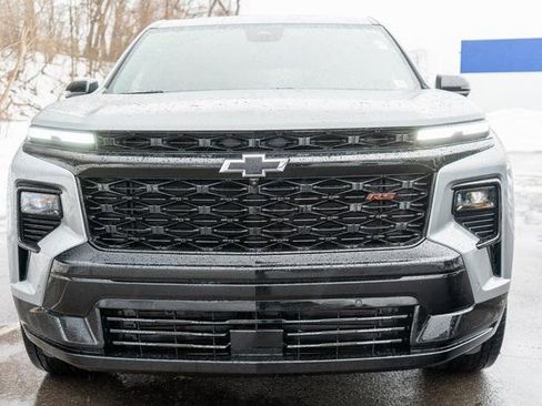 Used 2025 Chevrolet Traverse RS image 3