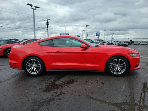 Used 2016 Ford Mustang Premium image 3