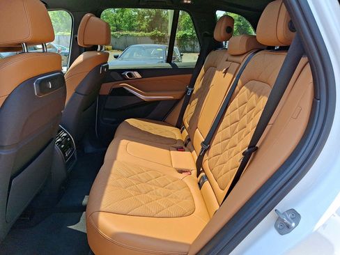 Used 2024 BMW X5 xDrive40i w/ Premium Package AWD/4WD image 8
