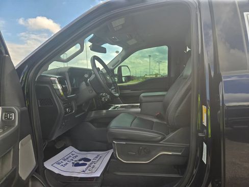 Used 2023 Ford F250 Lariat w/ Lariat Ultimate Package AWD/4WD image 7