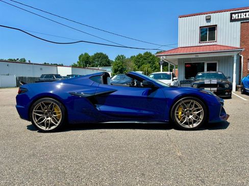 Used 2025 Chevrolet Corvette Z06 RWD image 4