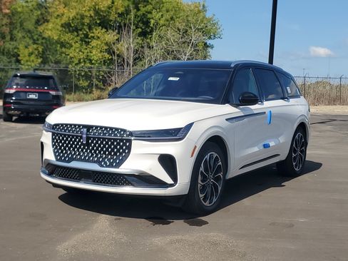 New 2026 Lincoln Nautilus Reserve AWD/4WD image 2