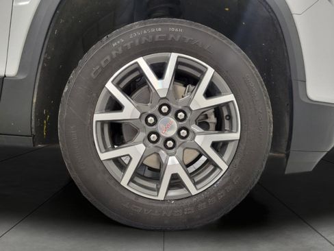 Certified 2023 GMC Acadia SLE w/ Driver Convenience Package image 4