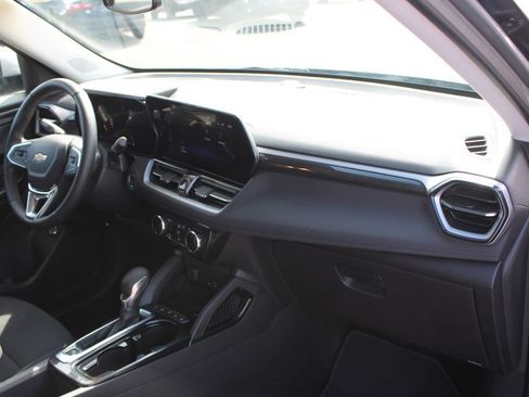 Used 2025 Chevrolet TrailBlazer LT w/ Convenience Package FWD image 29