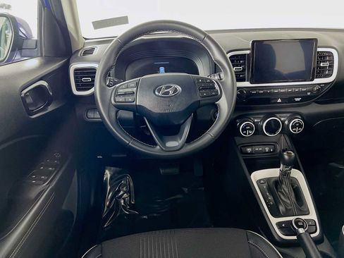 Certified 2025 Hyundai Venue Limited FWD image 23